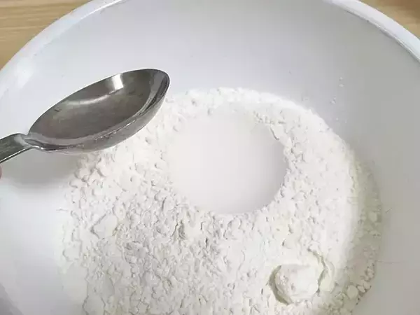 「計量スプーンにハチミツがつかない　使い分けると便利な2つの裏ワザ」の画像
