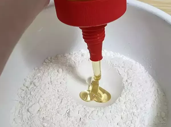「計量スプーンにハチミツがつかない　使い分けると便利な2つの裏ワザ」の画像