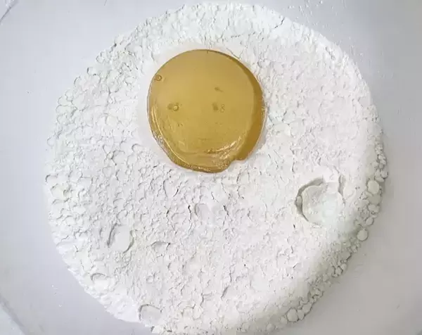「計量スプーンにハチミツがつかない　使い分けると便利な2つの裏ワザ」の画像
