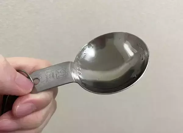 「計量スプーンにハチミツがつかない　使い分けると便利な2つの裏ワザ」の画像