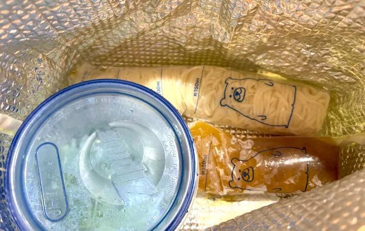 そうめんを一口サイズに丸めて…ダイソーの『水筒用氷棒』の意外な使い方