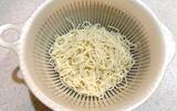 「そうめんを一口サイズに丸めて…ダイソーの『水筒用氷棒』の意外な使い方」の画像4