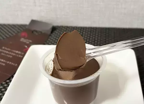 「「みんな買って！」「チョコ欲満たされた」　話題のファミマ新作スイーツ、お味は…」の画像