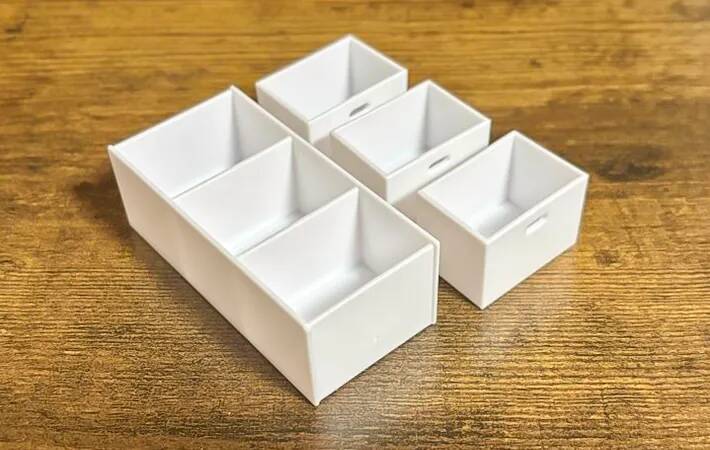 飾るだけじゃない！　100均の『ミニチュア3段カラーボックス』の意外な活用法【山田化学】