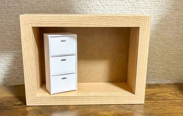 飾るだけじゃない！　100均の『ミニチュア3段カラーボックス』の意外な活用法【山田化学】