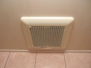 「見ていて爽快！」　トイレ換気扇の汚れをごっそり取る掃除テク【掃除の裏技4選】