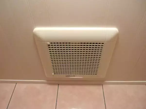 「見ていて爽快！」　トイレ換気扇の汚れをごっそり取る掃除テク【掃除の裏技4選】