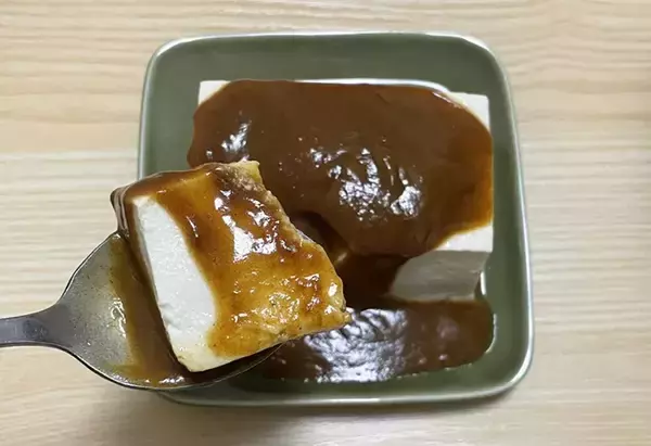 「豆腐×カレーで「満足感がすごい！」　レンチン5分で作れる大満足のレシピとは」の画像