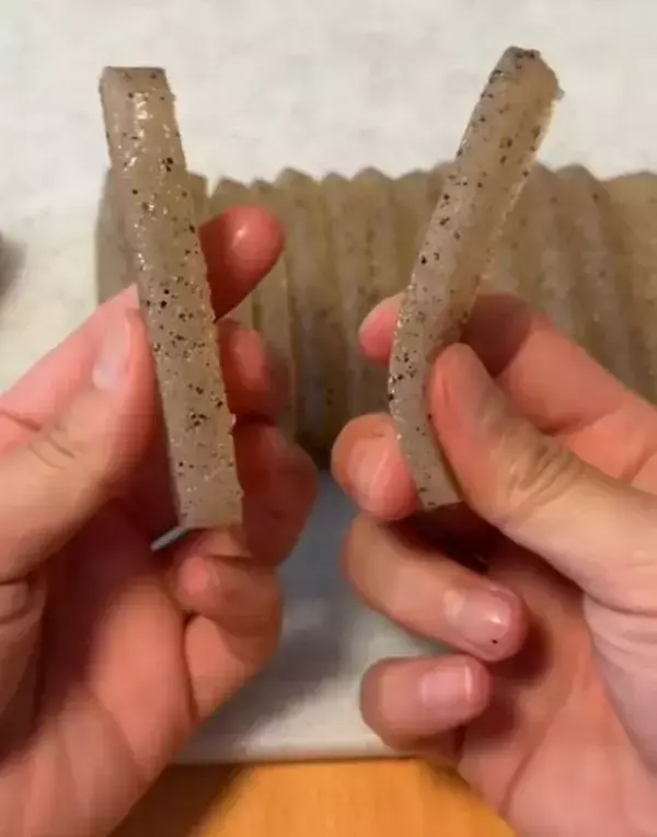 「煮物に飽きたら凍らせて！　こんにゃくの新しい食べ方に「その発想はなかった」」の画像