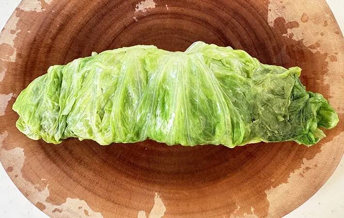 ゆでたレタスを巻いて、味つけに『大さじ1杯』の？「5分で作れる」「1玉をペロリ」