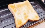 「食パンは焼く前に『水』をかける！　焼き上がりに「耳までサクサク」「これは嬉しい」」の画像4