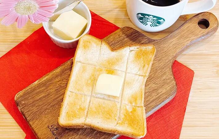 食パンは焼く前に『水』をかける！　焼き上がりに「耳までサクサク」「これは嬉しい」