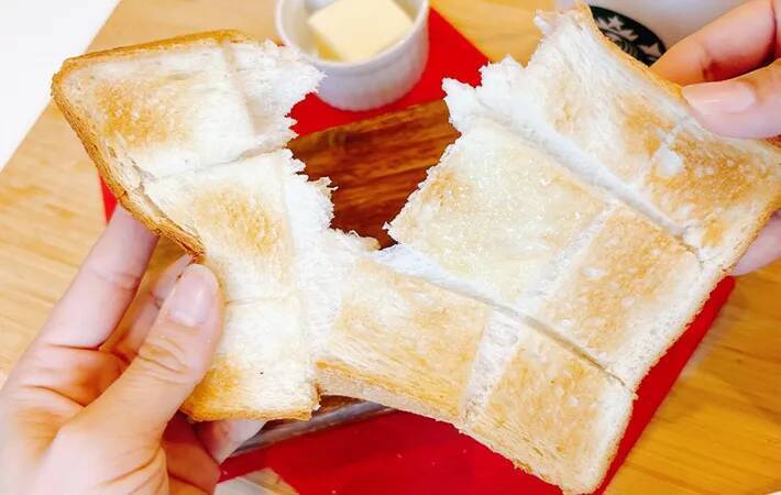 食パンは焼く前に『水』をかける！　焼き上がりに「耳までサクサク」「これは嬉しい」