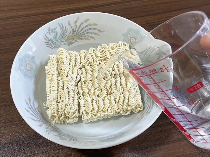袋麺を水だけで『30分調理』　災害時に役立つ便利な方法が、タメになる