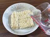 「袋麺を水だけで『30分調理』　災害時に役立つ便利な方法が、タメになる」の画像4