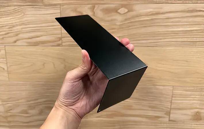 冷蔵庫にブックエンドを入れると…？　「収納棚が1つ増えた！」「整理整頓しやすくなって便利」