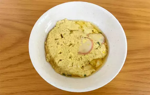 「『どん兵衛』の残り汁は捨てないで！　できた一品に「スプーンが止まらない」「一石二鳥だ」」の画像