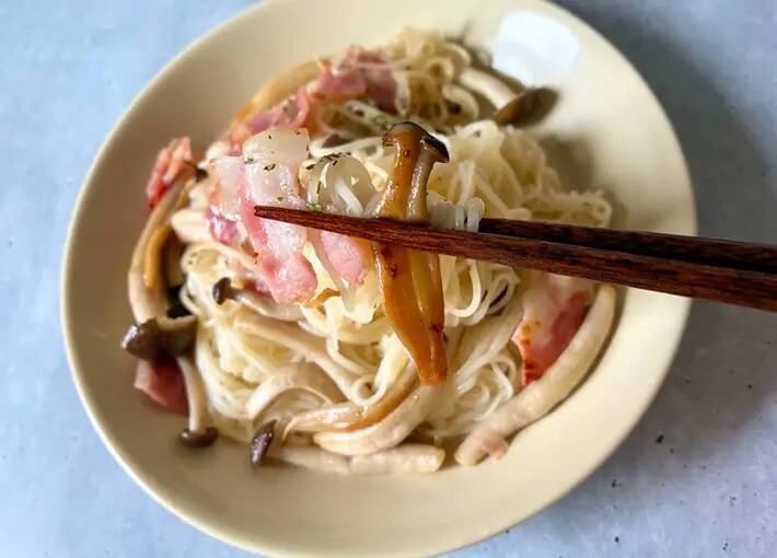 そうめんを『バター』で炒めてみると？「味の決め手は小さじ1杯」