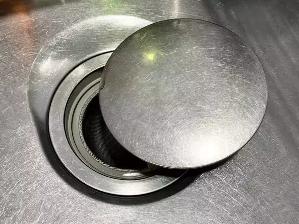 キッチン排水口、お手入れの『正解』が出た！　TOTOが教える“4つの手順”