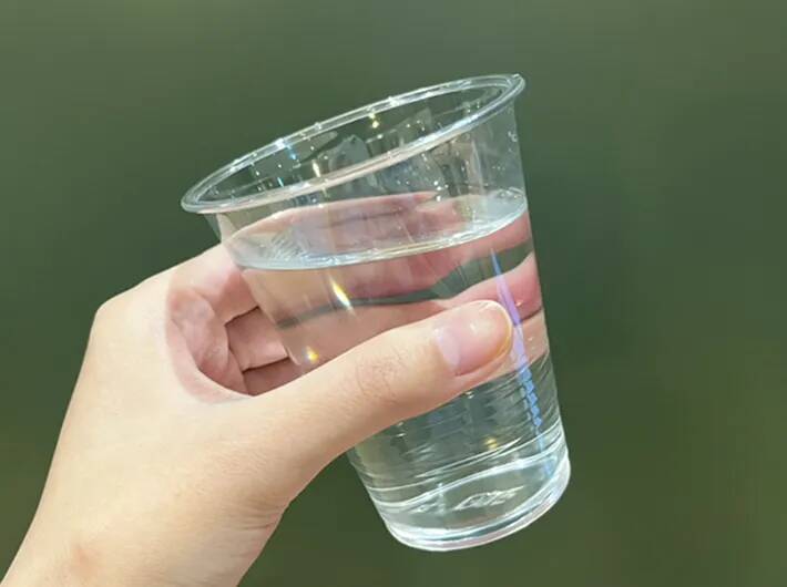 特茶シリーズに異変？　無色透明の『特水』には、米ぬか発酵物が入っていて…【実飲レビュー】