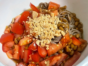 めんつゆ×薬味に飽きたら　砕いた『ピーナッツ』で「ネバカリ食感」「香ばしい」