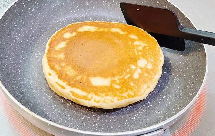 ホットケーキを『蚊取り線香』みたいに焼いてみて！　でき上がりに「食感が変わった」「子供が喜ぶ！」