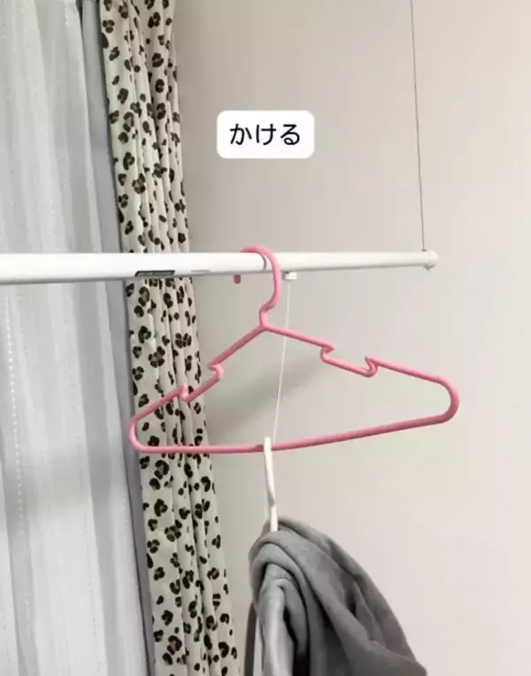 「パーカーのフードが乾かない…　ハンガー２本使うだけで「完璧に乾いた」「天才すぎる」」の画像