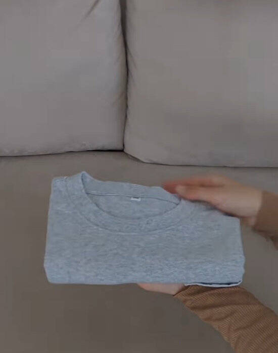 「折るだけでこの仕上がり？」　Tシャツ畳みの裏技に「簡単！」「見た目きれい」