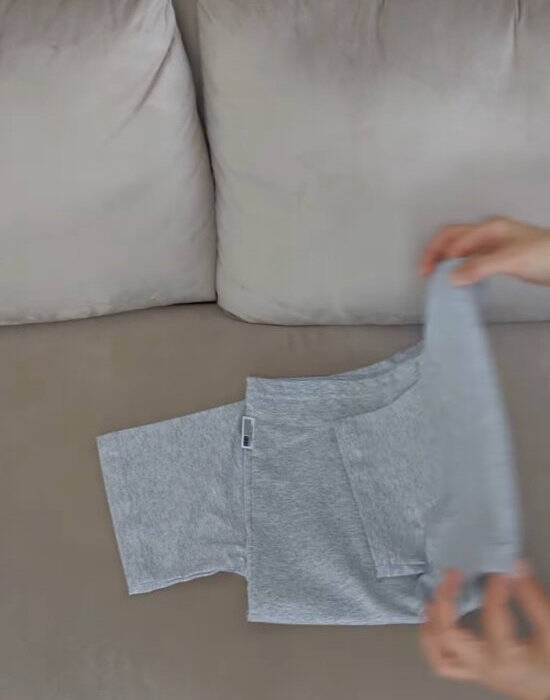 「折るだけでこの仕上がり？」　Tシャツ畳みの裏技に「簡単！」「見た目きれい」