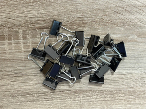 【収納術】ダイソーのダブルクリップで挟んだものとは…　活用法に「悩みが解決した！」