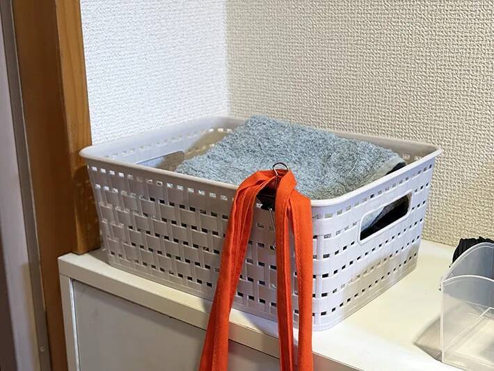 【収納術】ダイソーのダブルクリップで挟んだものとは…　活用法に「悩みが解決した！」