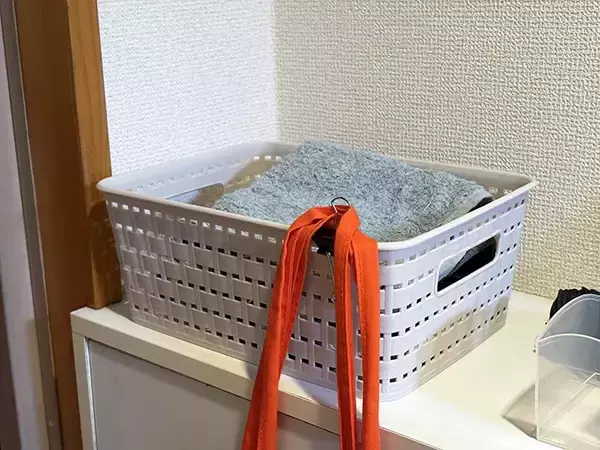 「【収納術】ダイソーのダブルクリップで挟んだものとは…　活用法に「悩みが解決した！」」の画像