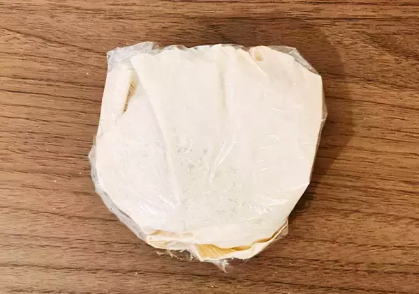 「コーヒーフィルターでおにぎりを包む？　2時間後に比べてみると…」の画像