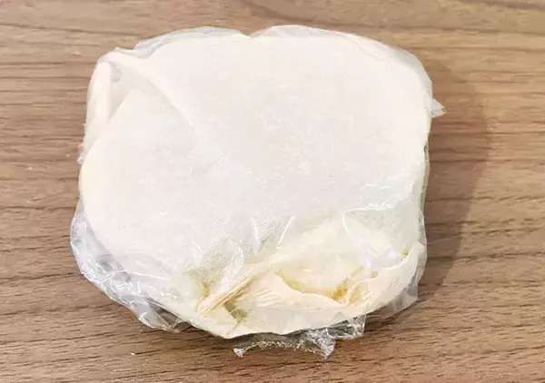 「コーヒーフィルターでおにぎりを包む？　2時間後に比べてみると…」の画像