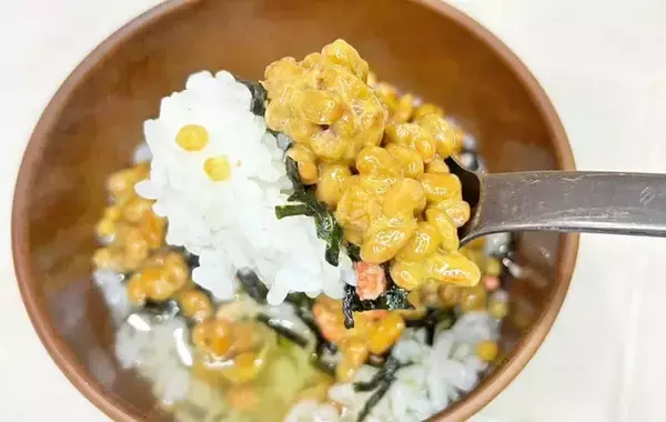 「納豆と一緒に入れたのは？　朝食にぴったりなレシピに「サラサラしていてうまい」」の画像