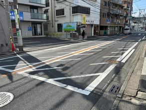 的外れなクラクションに困惑…　道路に描かれた『白い枠』の大事な意味とは