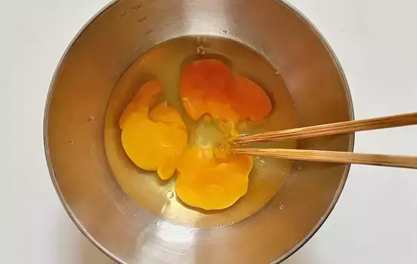 「玉子焼きの味つけ、この手があった！　使った調味料に「ちょうど余ってた」「子供がパクパク」」の画像