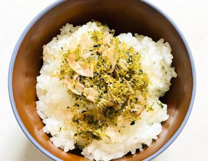 ふりかけ、買わなくてもいいかも！　とろろ昆布でパッと作る『サクサクふりかけ』が子供に好評