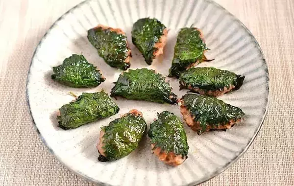 「豚ひき肉を大葉で挟むだけ！　できた夏の簡単おかずに「餃子の皮いらず」「タレなしでもいい」【管理栄養士が実践】」の画像