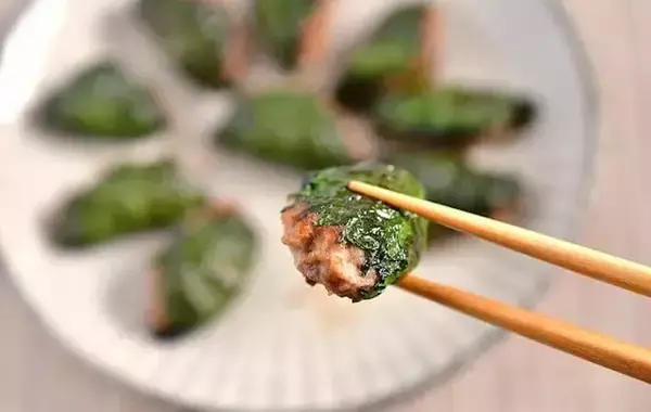 「豚ひき肉を大葉で挟むだけ！　できた夏の簡単おかずに「餃子の皮いらず」「タレなしでもいい」【管理栄養士が実践】」の画像