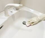 「洗面台が見違える！　企業が教える『水あか』を効率よく落とす掃除テク」の画像2