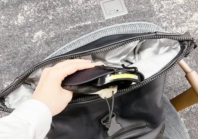 これ330円！？　 両手フリーを実現する“帽子用ライト”が凄すぎる