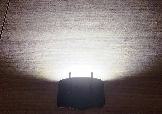 これ330円！？　 両手フリーを実現する“帽子用ライト”が凄すぎる