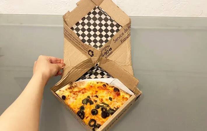 食べきれなかった宅配ピザ　持ち帰るのに箱が大きい…解決策に「すぐ試したい」