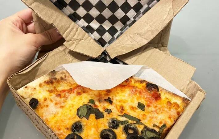 食べきれなかった宅配ピザ　持ち帰るのに箱が大きい…解決策に「すぐ試したい」