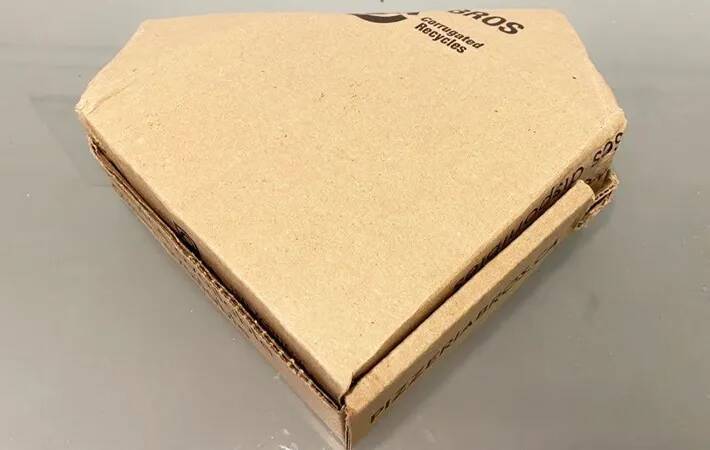 食べきれなかった宅配ピザ　持ち帰るのに箱が大きい…解決策に「すぐ試したい」