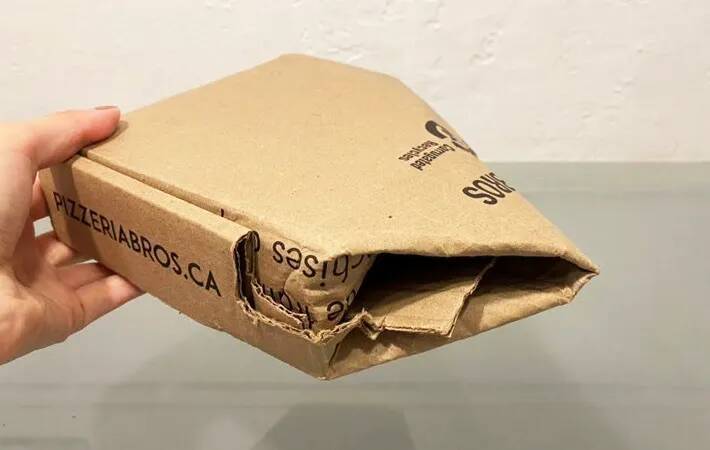 食べきれなかった宅配ピザ　持ち帰るのに箱が大きい…解決策に「すぐ試したい」