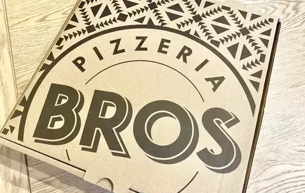 「食べきれなかった宅配ピザ　持ち帰るのに箱が大きい…解決策に「すぐ試したい」」の画像