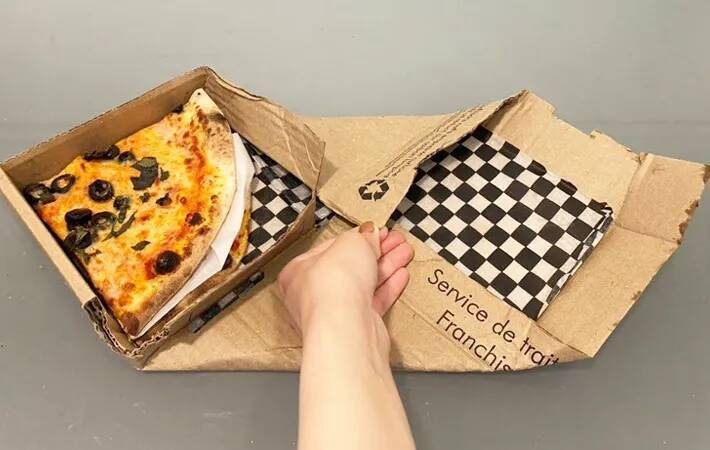 食べきれなかった宅配ピザ　持ち帰るのに箱が大きい…解決策に「すぐ試したい」