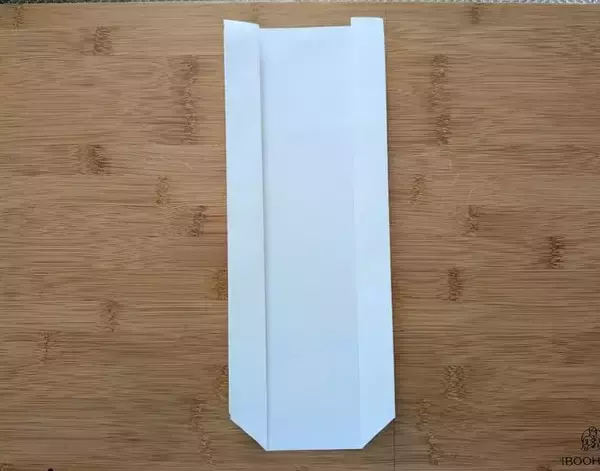 「A4用紙を2枚折るだけ！　キッチン収納の裏技に「賢い」「万能すぎた」」の画像